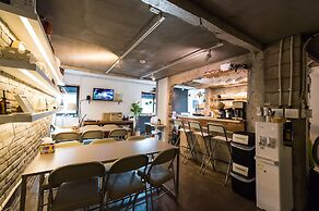 The Cube Hotel - Hostel