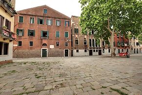 Accademia Opera Deluxe