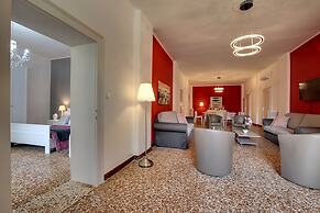 Accademia Opera Deluxe