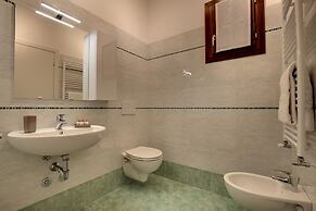 Accademia Opera Deluxe