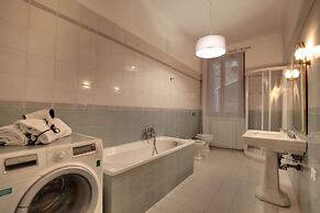 Accademia Opera Deluxe