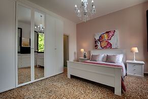 Accademia Opera Deluxe