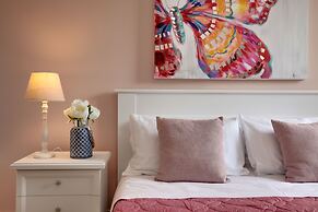 Accademia Opera Deluxe