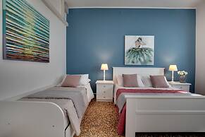 Accademia Opera Deluxe