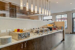 Cambria Hotel Charleston Riverview