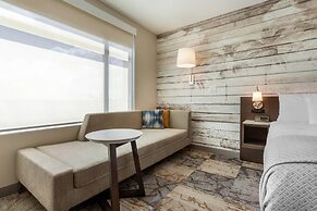 Cambria Hotel Charleston Riverview