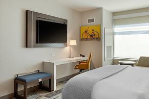 Cambria Hotel Charleston Riverview