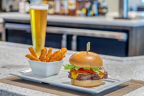 Cambria Hotel Charleston Riverview