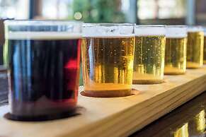 Cambria Hotel Charleston Riverview