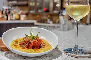 Cambria Hotel Charleston Riverview