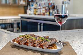 Cambria Hotel Charleston Riverview