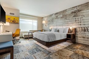 Cambria Hotel Charleston Riverview