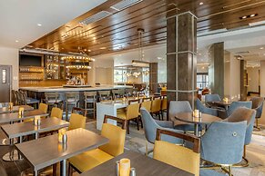 Cambria Hotel Charleston Riverview