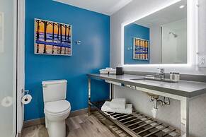 Cambria Hotel Charleston Riverview