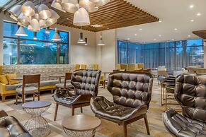 Cambria Hotel Charleston Riverview