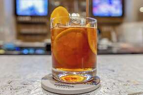 Cambria Hotel Charleston Riverview