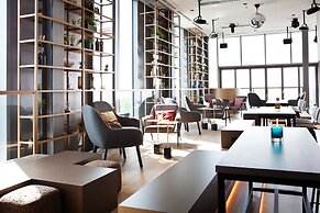Hotel Indigo Berlin - East Side Gallery by IHG