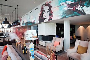 Hotel Indigo Berlin - East Side Gallery by IHG