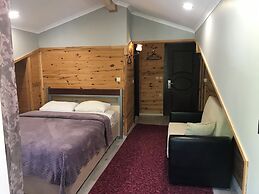 Yedigoller Hotel & Restaurant