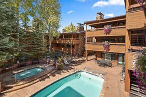 718 S. Mill St. Fasching Haus #4 3 Bedroom Condo by RedAwning