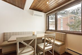 718 S. Mill St. Fasching Haus #4 3 Bedroom Condo by RedAwning