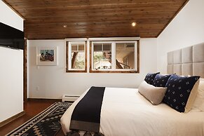 718 S. Mill St. Fasching Haus #4 3 Bedroom Condo by RedAwning