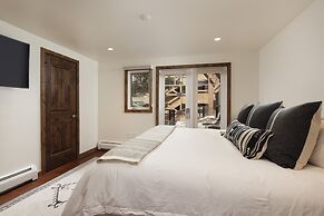 718 S. Mill St. Fasching Haus #4 3 Bedroom Condo by RedAwning