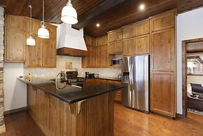 718 S. Mill St. Fasching Haus #4 3 Bedroom Condo by RedAwning