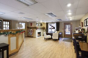 718 S. Mill St. Fasching Haus #4 3 Bedroom Condo by RedAwning