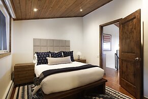 718 S. Mill St. Fasching Haus #4 3 Bedroom Condo by RedAwning