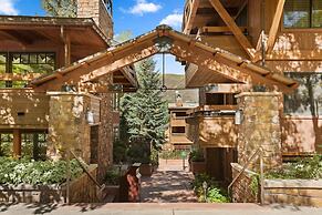 718 S. Mill St. Fasching Haus #4 3 Bedroom Condo by RedAwning