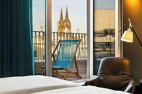 Motel One Köln-Neumarkt