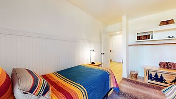 Bridges Townhome 5 Large, Remodeled Mountain View Townhome with Privat