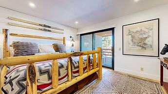 Bridges Townhome 5 Large, Remodeled Mountain View Townhome with Privat