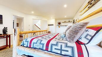 Bridges Townhome 5 Large, Remodeled Mountain View Townhome with Privat