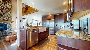 Bridges Townhome 5 Large, Remodeled Mountain View Townhome with Privat