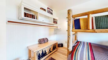 Bridges Townhome 5 Large, Remodeled Mountain View Townhome with Privat