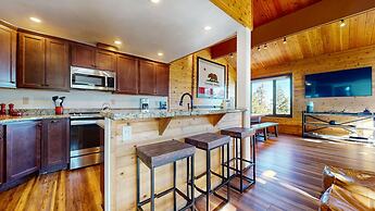 Bridges Townhome 5 Large, Remodeled Mountain View Townhome with Privat