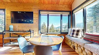 Bridges Townhome 5 Large, Remodeled Mountain View Townhome with Privat