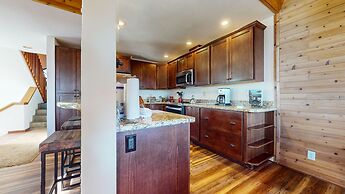 Bridges Townhome 5 Large, Remodeled Mountain View Townhome with Privat