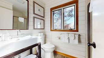 Bridges Townhome 5 Large, Remodeled Mountain View Townhome with Privat