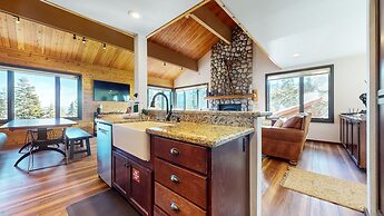 Bridges Townhome 5 Large, Remodeled Mountain View Townhome with Privat