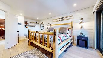 Bridges Townhome 5 Large, Remodeled Mountain View Townhome with Privat