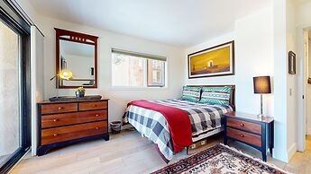 Bridges Townhome 5 Large, Remodeled Mountain View Townhome with Privat