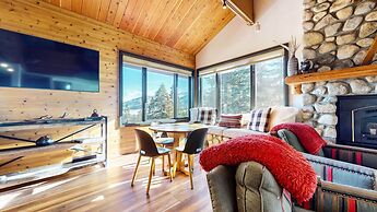 Bridges Townhome 5 Large, Remodeled Mountain View Townhome with Privat