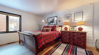 Bridges Townhome 5 Large, Remodeled Mountain View Townhome with Privat