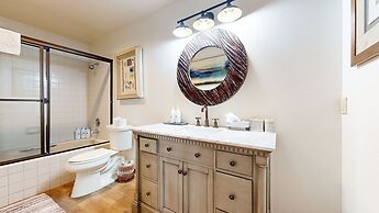 Bridges Townhome 5 Large, Remodeled Mountain View Townhome with Privat