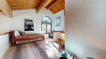 Bridges Townhome 5 Large, Remodeled Mountain View Townhome with Privat