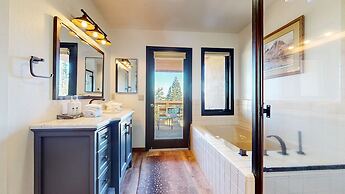 Bridges Townhome 5 Large, Remodeled Mountain View Townhome with Privat