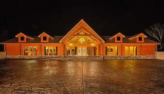 Gatlinburg Mansion 14 Bedroom Cabin by RedAwning
